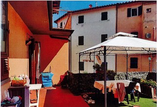 Rufina piazza Umberto appartamento al primo piano di 4 vani con terrazza di 42mq